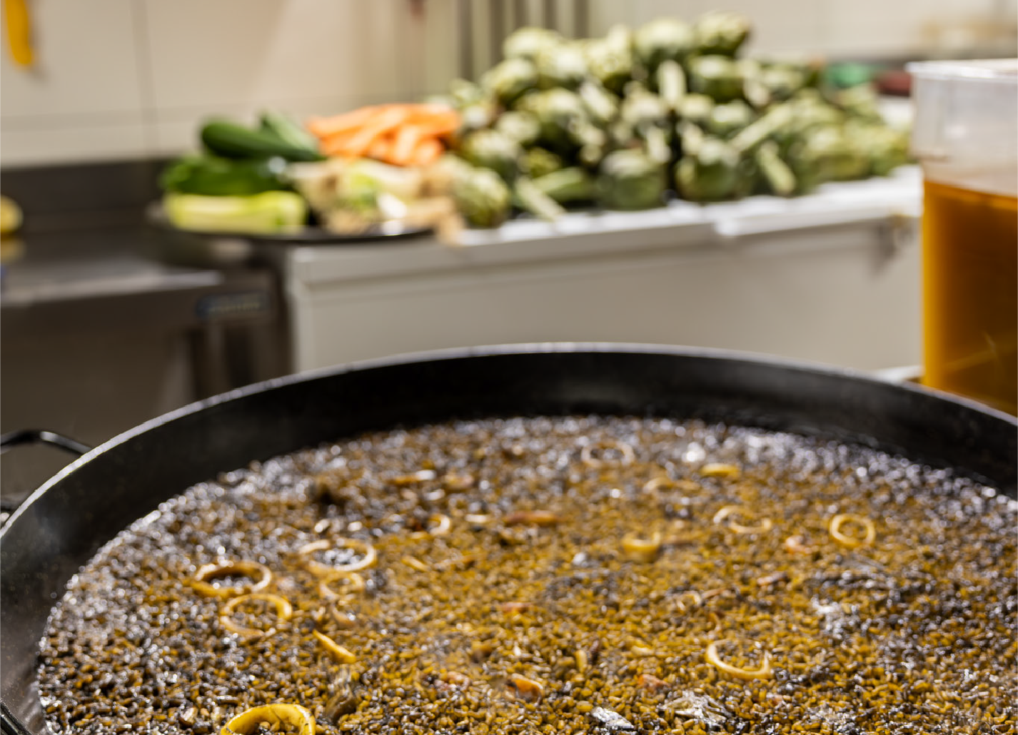 Arroz negro con alcachofas y ajos tiernos - Selecte Restaurant